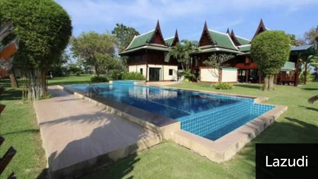 BAAN SONG THAI CHA-AM: 4 Bed Pool Villa