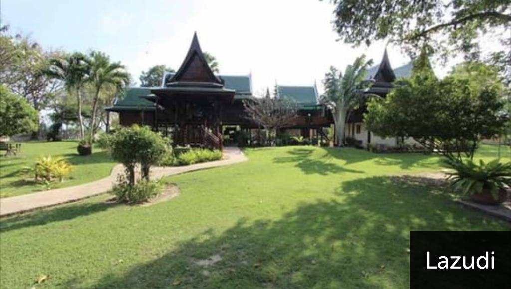 BAAN SONG THAI CHA-AM: 4 Bed Pool Villa