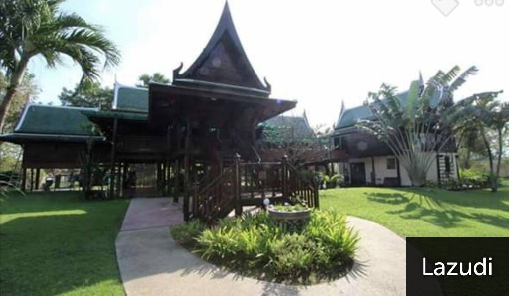 BAAN SONG THAI CHA-AM: 4 Bed Pool Villa