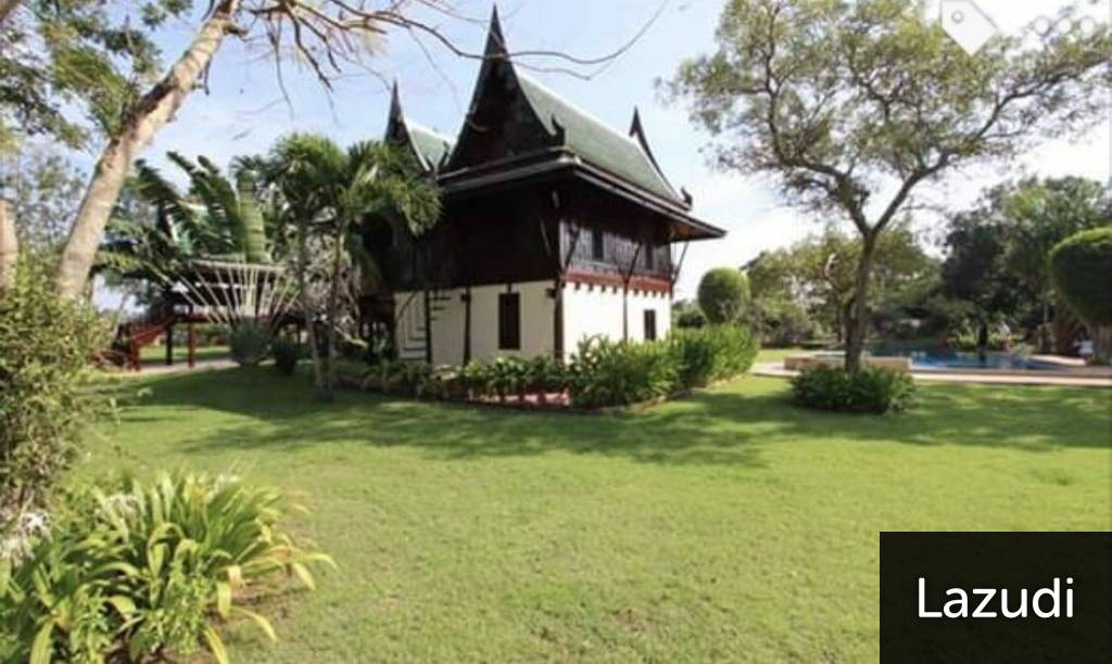 BAAN SONG THAI CHA-AM: 4 Bed Pool Villa