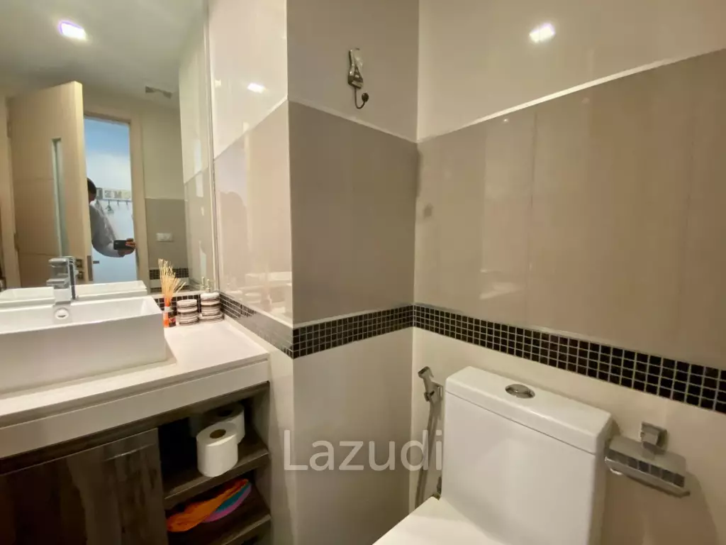Luxurious 1-Bedroom Condo with Ocean View in Pattaya