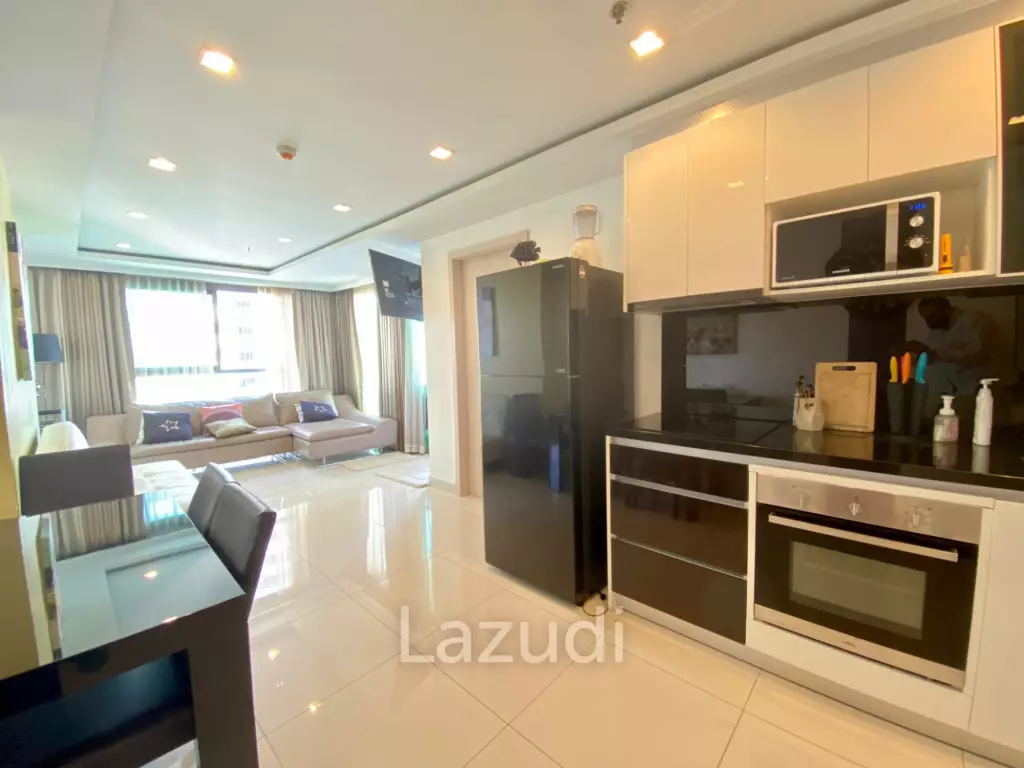 Luxurious 1-Bedroom Condo with Ocean View in Pattaya