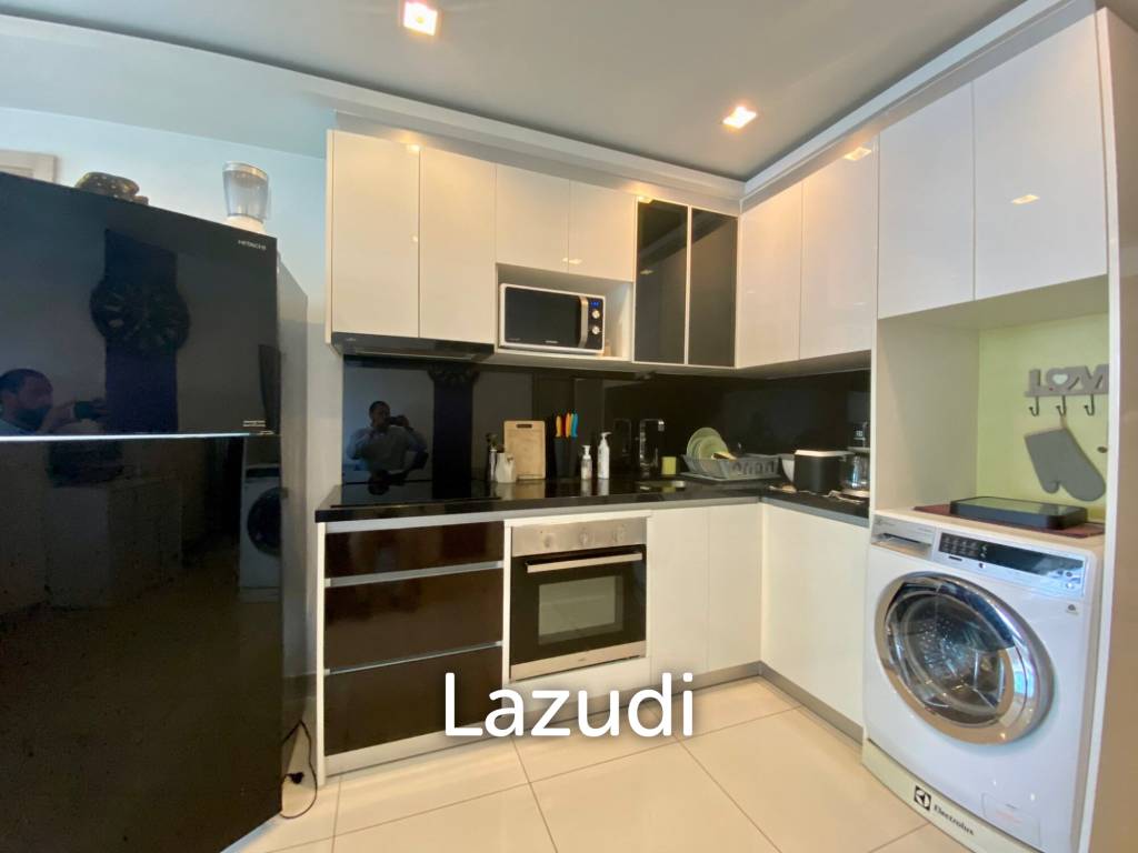 Luxurious 1-Bedroom Condo with Ocean View in Pattaya