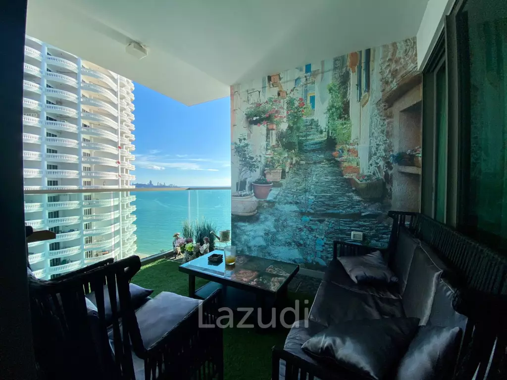 Luxurious 1-Bedroom Condo with Ocean View in Pattaya