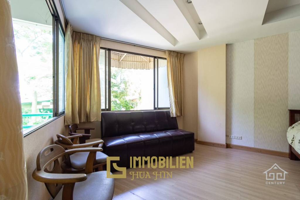 SAENGTHONG CONDO : 1 bed studio