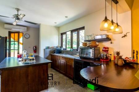 1,600 ตร.ม 5 เตียง 5 อาบน้ำ วิลล่า For ขาย