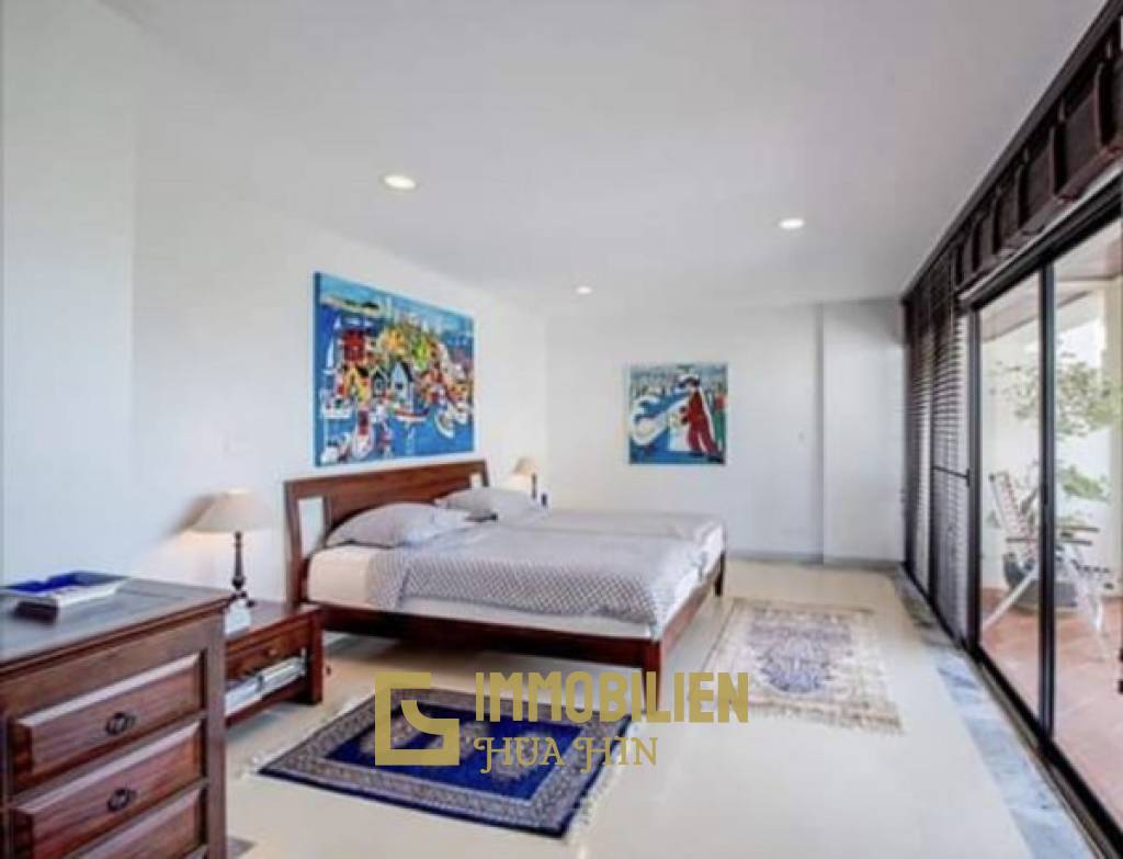 SANTI PURA : Great Design 4 Bed duplex Condo in premier complex on the Beach with Sea Views.