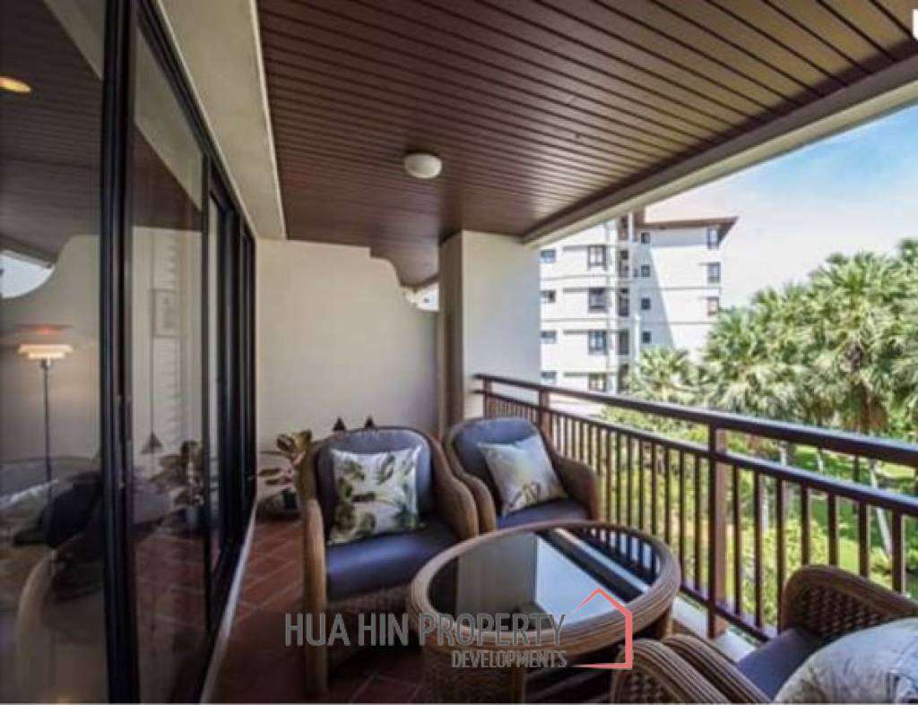 SANTI PURA : Great Design 4 Bed duplex Condo in premier complex on the Beach with Sea Views.
