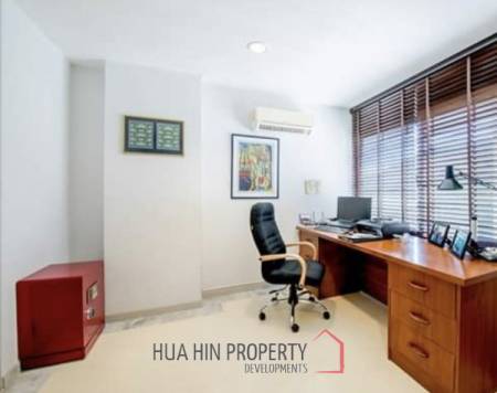 SANTI PURA : Great Design 4 Bed duplex Condo in premier complex on the Beach with Sea Views.