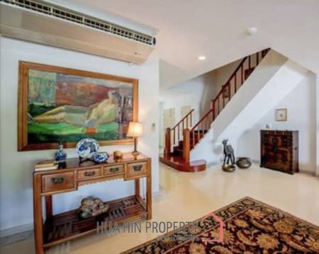 SANTI PURA : Great Design 4 Bed duplex Condo in premier complex on the Beach with Sea Views.