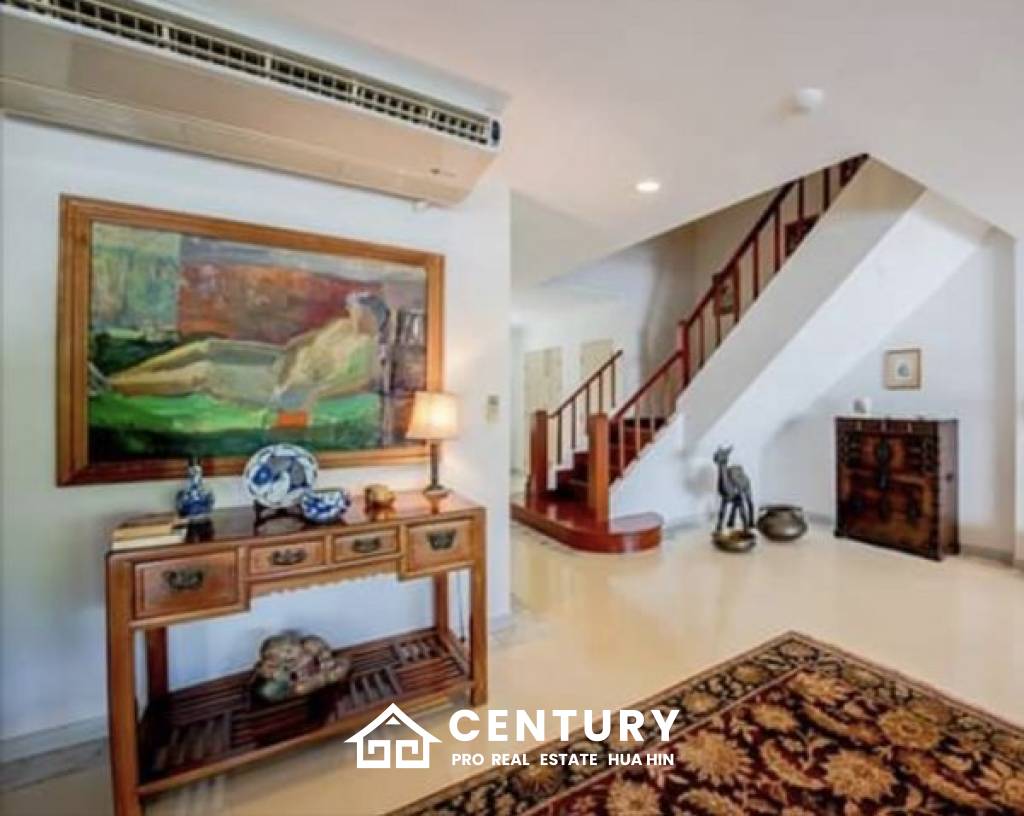 SANTI PURA : Great Design 4 Bed duplex Condo in premier complex on the Beach with Sea Views.