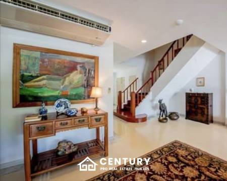 SANTI PURA : Great Design 4 Bed duplex Condo in premier complex on the Beach with Sea Views.