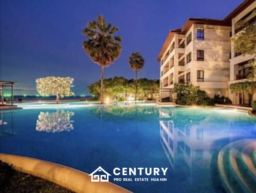 SANTI PURA : Great Design 4 Bed duplex Condo in premier complex on the Beach with Sea Views.