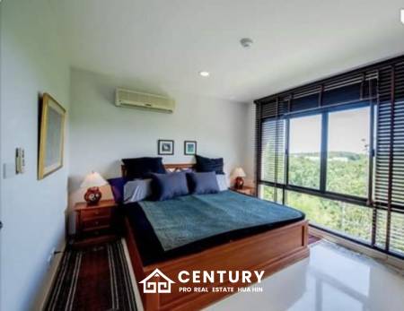 SANTI PURA : Great Design 4 Bed duplex Condo in premier complex on the Beach with Sea Views.