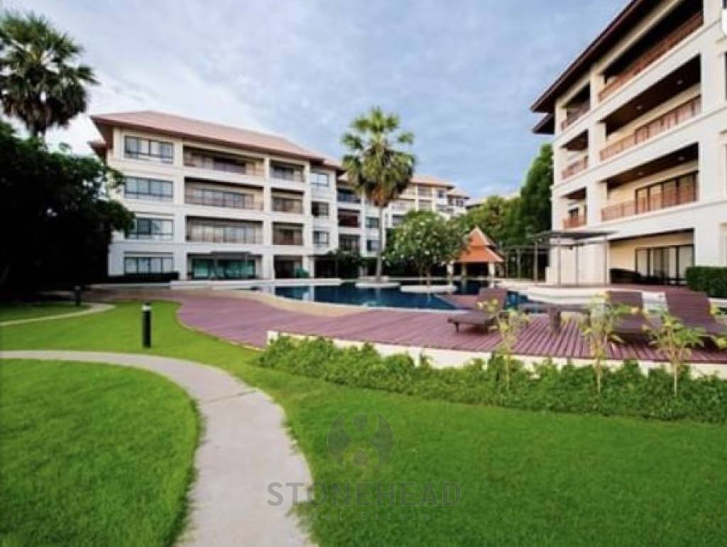 SANTI PURA : Great Design 4 Bed duplex Condo in premier complex on the Beach with Sea Views.