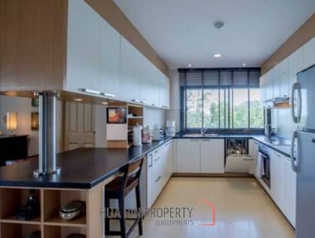 SANTI PURA : Great Design 4 Bed duplex Condo in premier complex on the Beach with Sea Views.