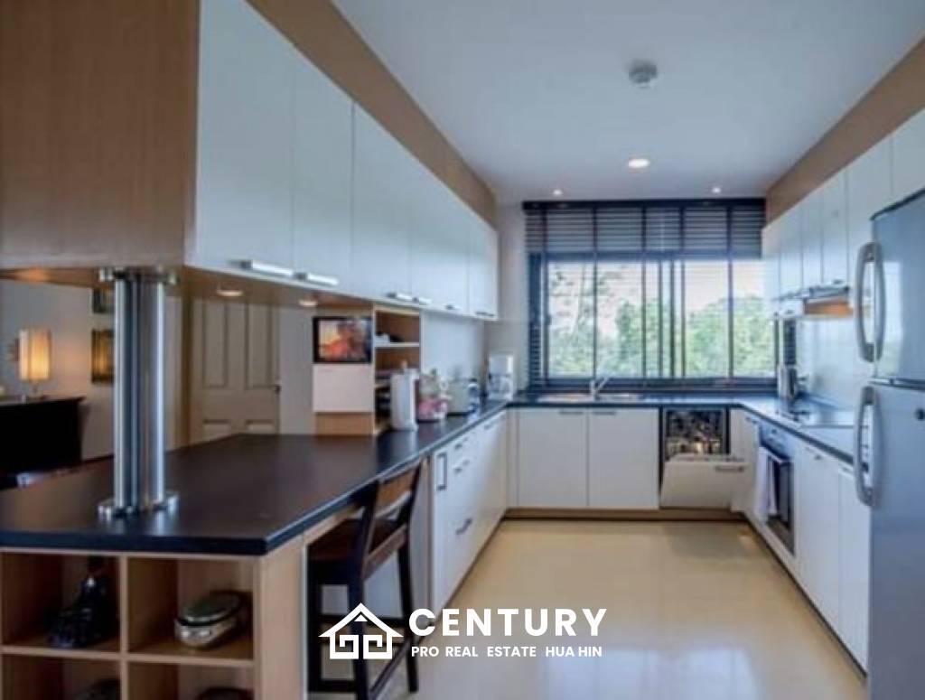 SANTI PURA : Great Design 4 Bed duplex Condo in premier complex on the Beach with Sea Views.