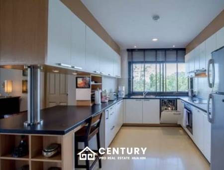 SANTI PURA : Great Design 4 Bed duplex Condo in premier complex on the Beach with Sea Views.