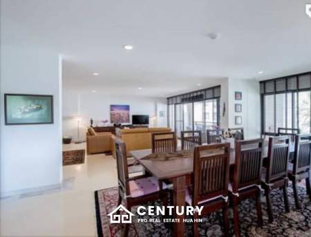 SANTI PURA : Great Design 4 Bed duplex Condo in premier complex on the Beach with Sea Views.