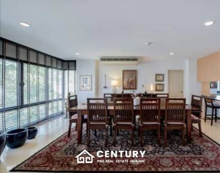 SANTI PURA : Great Design 4 Bed duplex Condo in premier complex on the Beach with Sea Views.