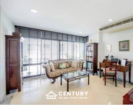 SANTI PURA : Great Design 4 Bed duplex Condo in premier complex on the Beach with Sea Views.