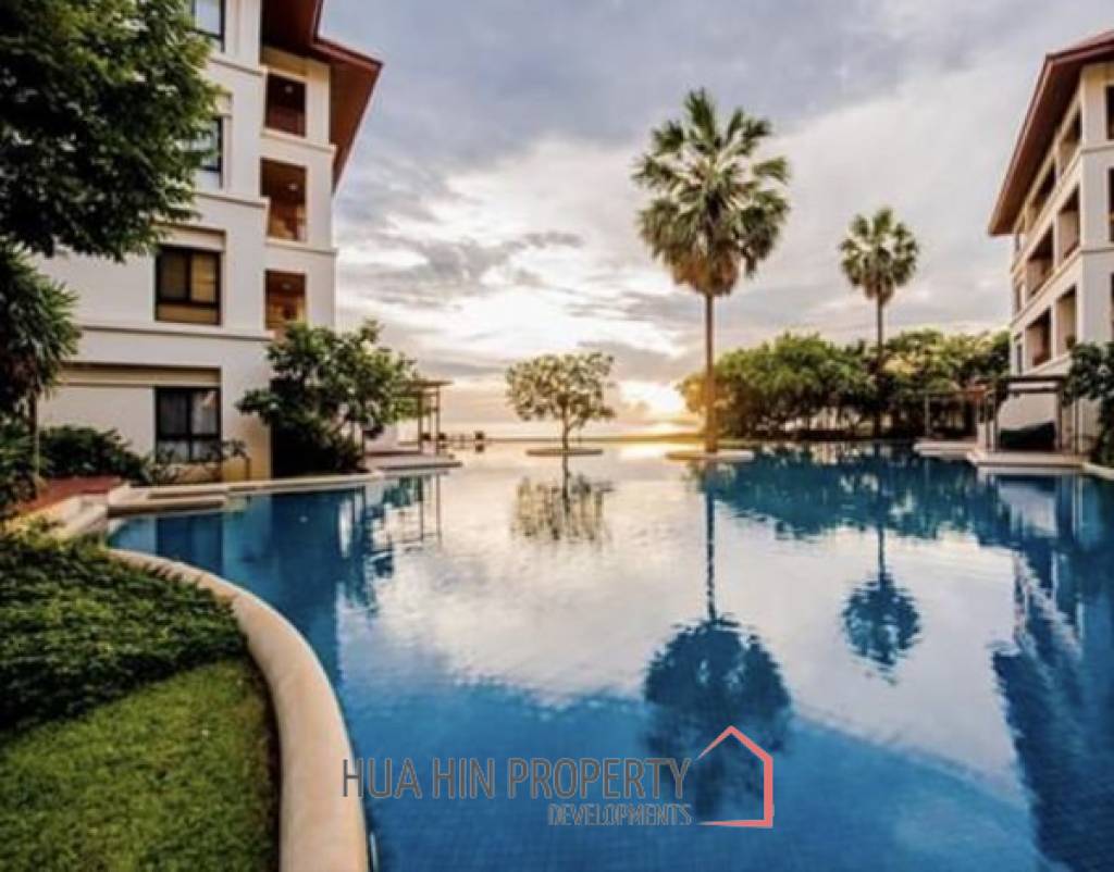 SANTI PURA : Great Design 4 Bed duplex Condo in premier complex on the Beach with Sea Views.