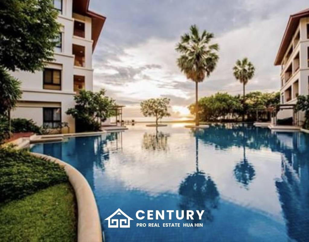 SANTI PURA : Great Design 4 Bed duplex Condo in premier complex on the Beach with Sea Views.