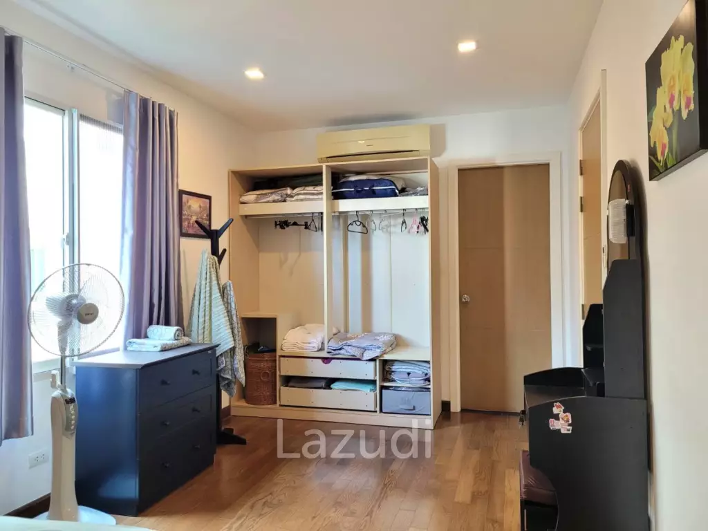 THE SEACRAZE : 2 Bed Pool View Condo