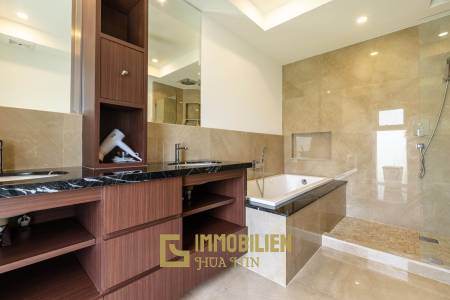 1,312 metro cuadrado 4 ` 4 Baño Villa de Venta