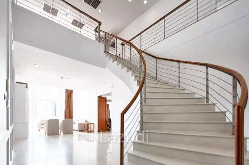 4 Bed 450 Sqm at The Grand Sethiwan