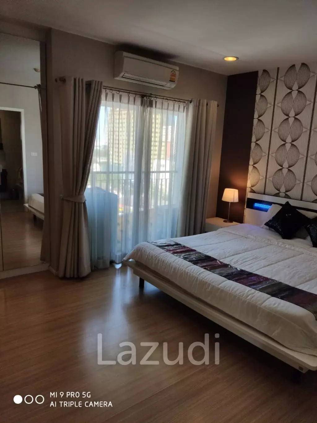 1 Bed 1 Bath 80 SQ.M. Renova Residence Chidlom