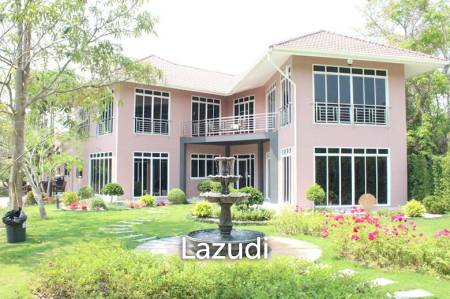 Amazing House by the Lake for Sale Amazing House by the Lake for Sale