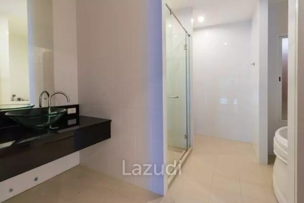 Spacious 1 Bed Condo