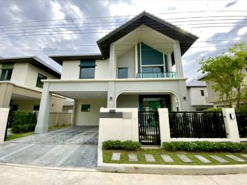 3 Beds 3 Baths 211 Sq.m. House For Sale