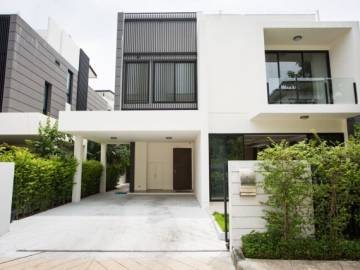 Completed 4 Bedroom Villa with swimming pool Roof top (In Laguna Complex)
