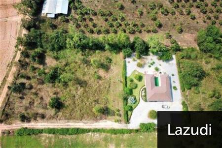 Specious pool villa in need of renovation on 6.4 Rai land plot- Specious pool villa in need of renovation on 6.4 Rai land plot-