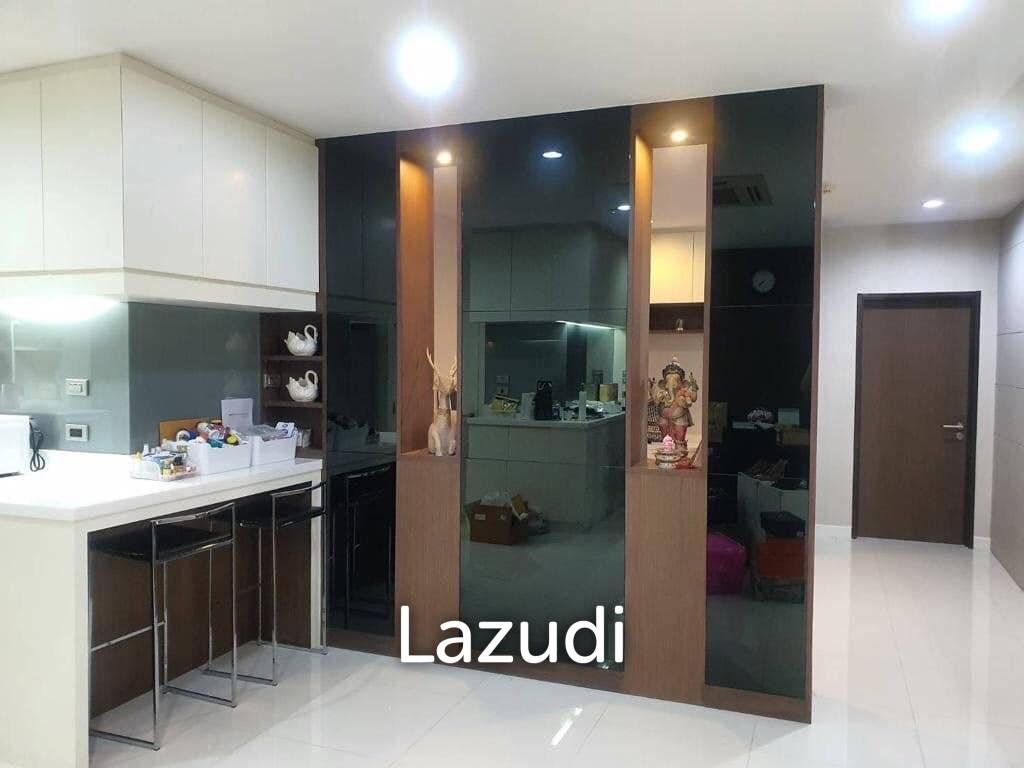 3 Bed 151.22 SQ.M Silom Condominium
