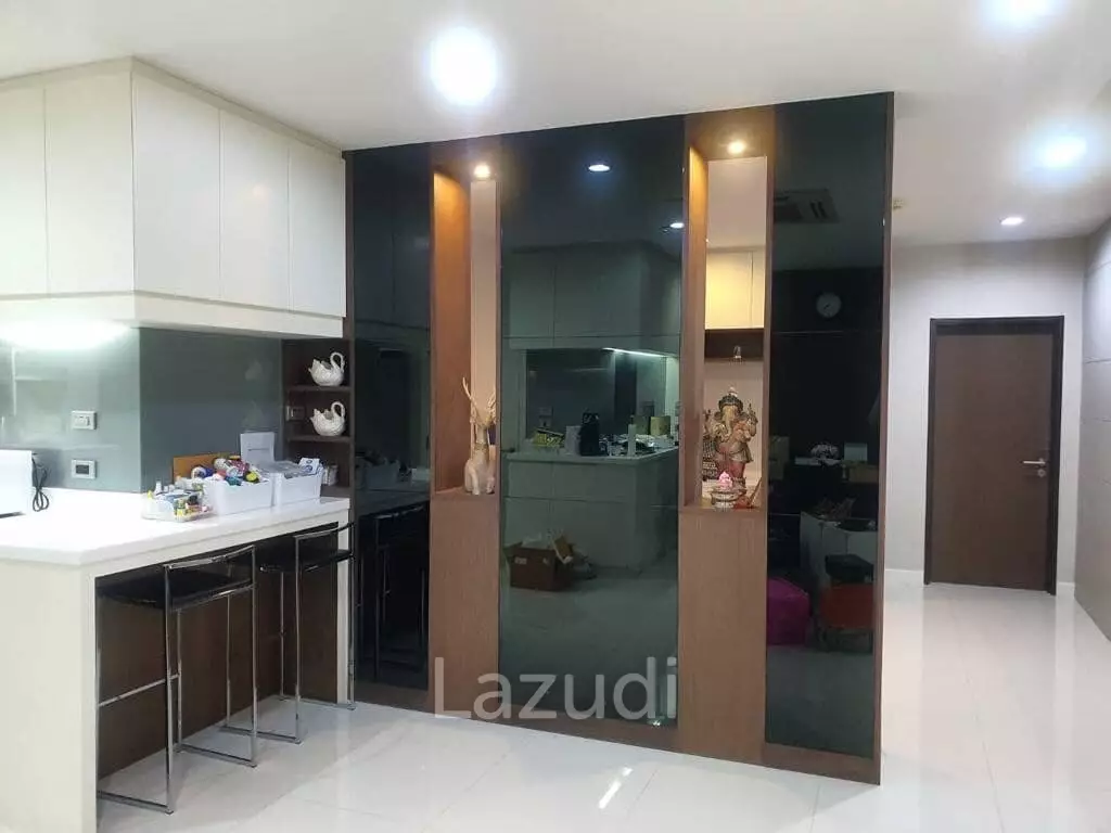3 Bed 151.22 SQ.M Silom Condominium