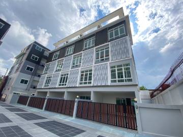 4 Bed 387 Sqm Home Office at Hallmark Elegant