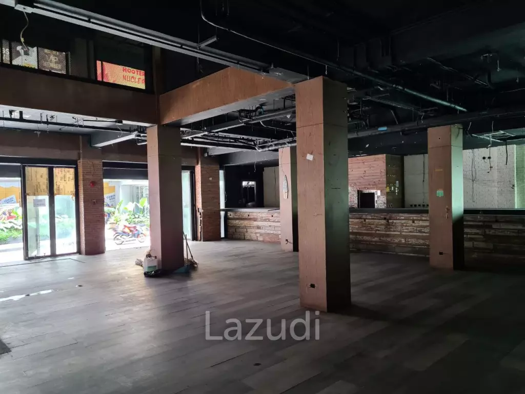 Corner 2 Story Retail Space On Top Location In at BTS SALA DEANG