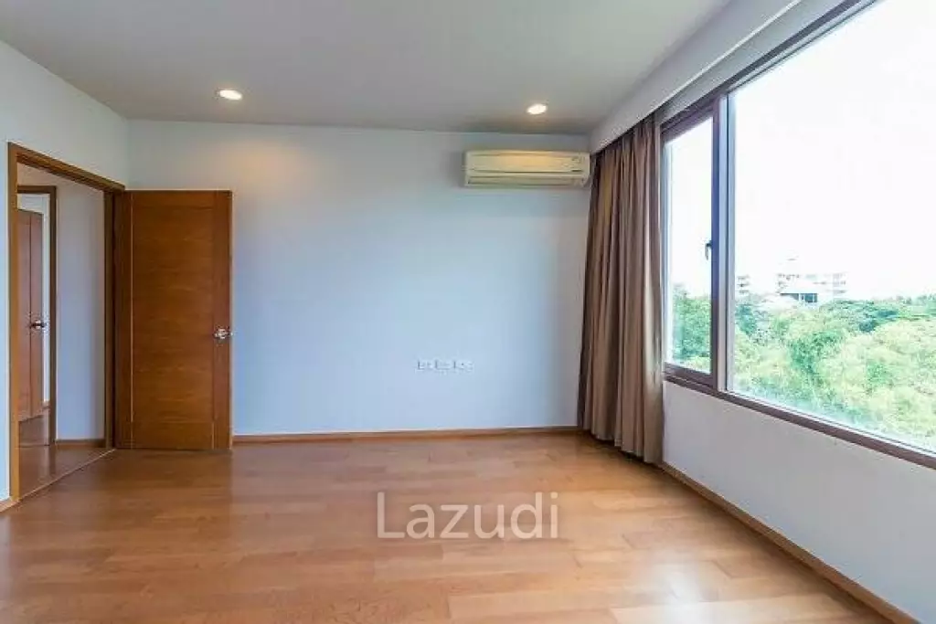 Luxury 3 Bed Beachfront Condo