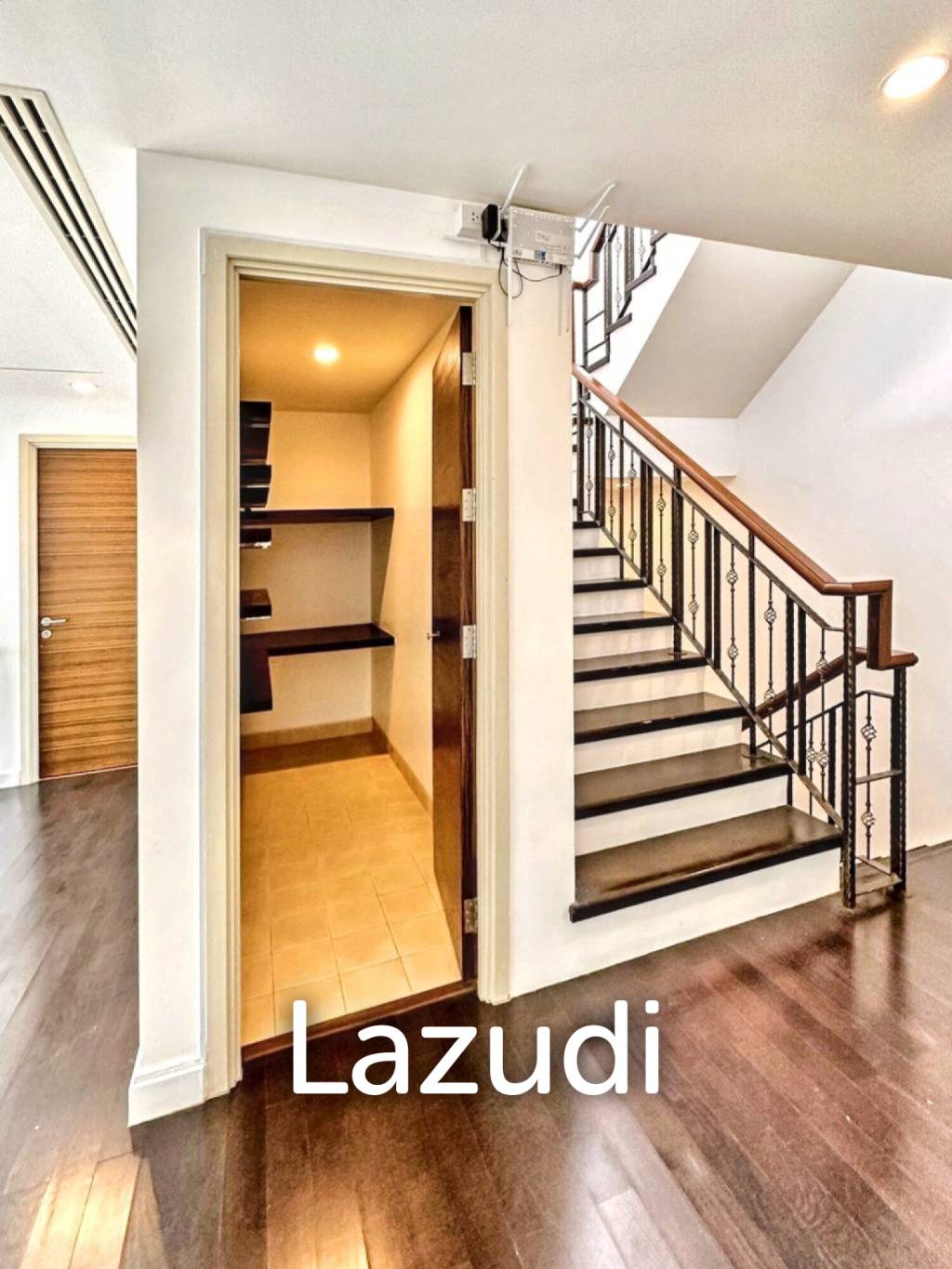 3 Bed 3 Bath 220 SQ.M Watermark Choapraya