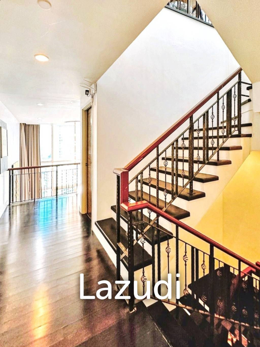 3 Bed 3 Bath 220 SQ.M Watermark Choapraya