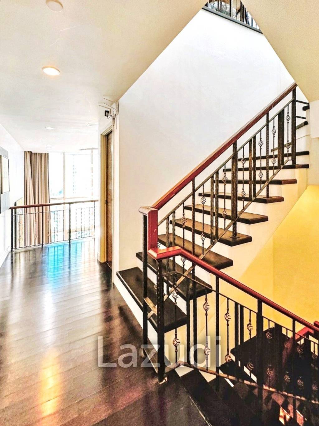 3 Bed 3 Bath 220 SQ.M Watermark Choapraya