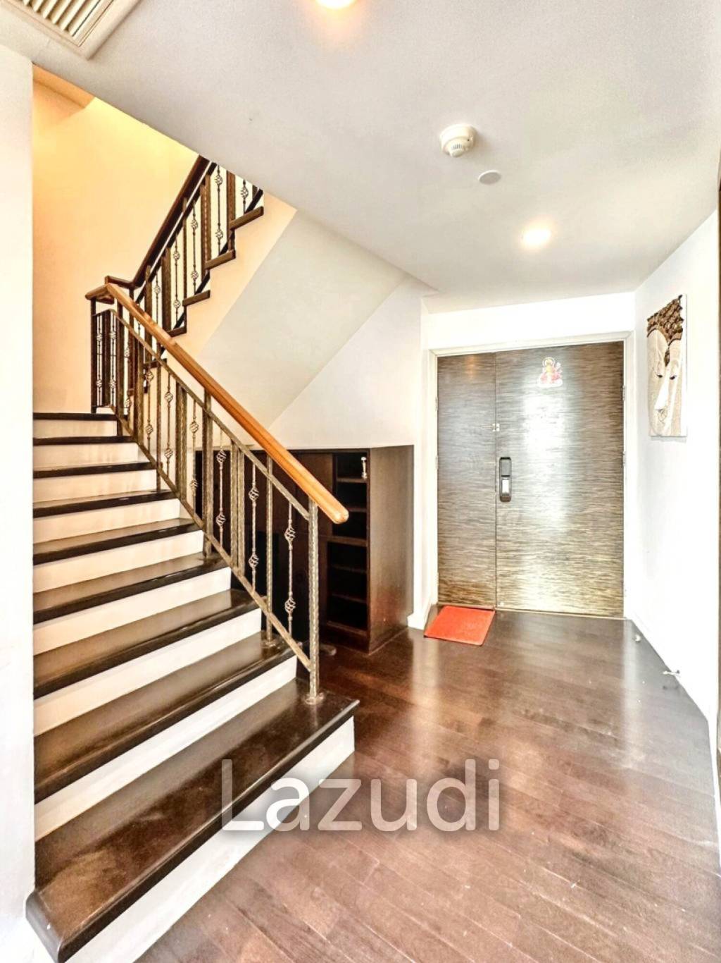 3 Bed 3 Bath 220 SQ.M Watermark Choapraya