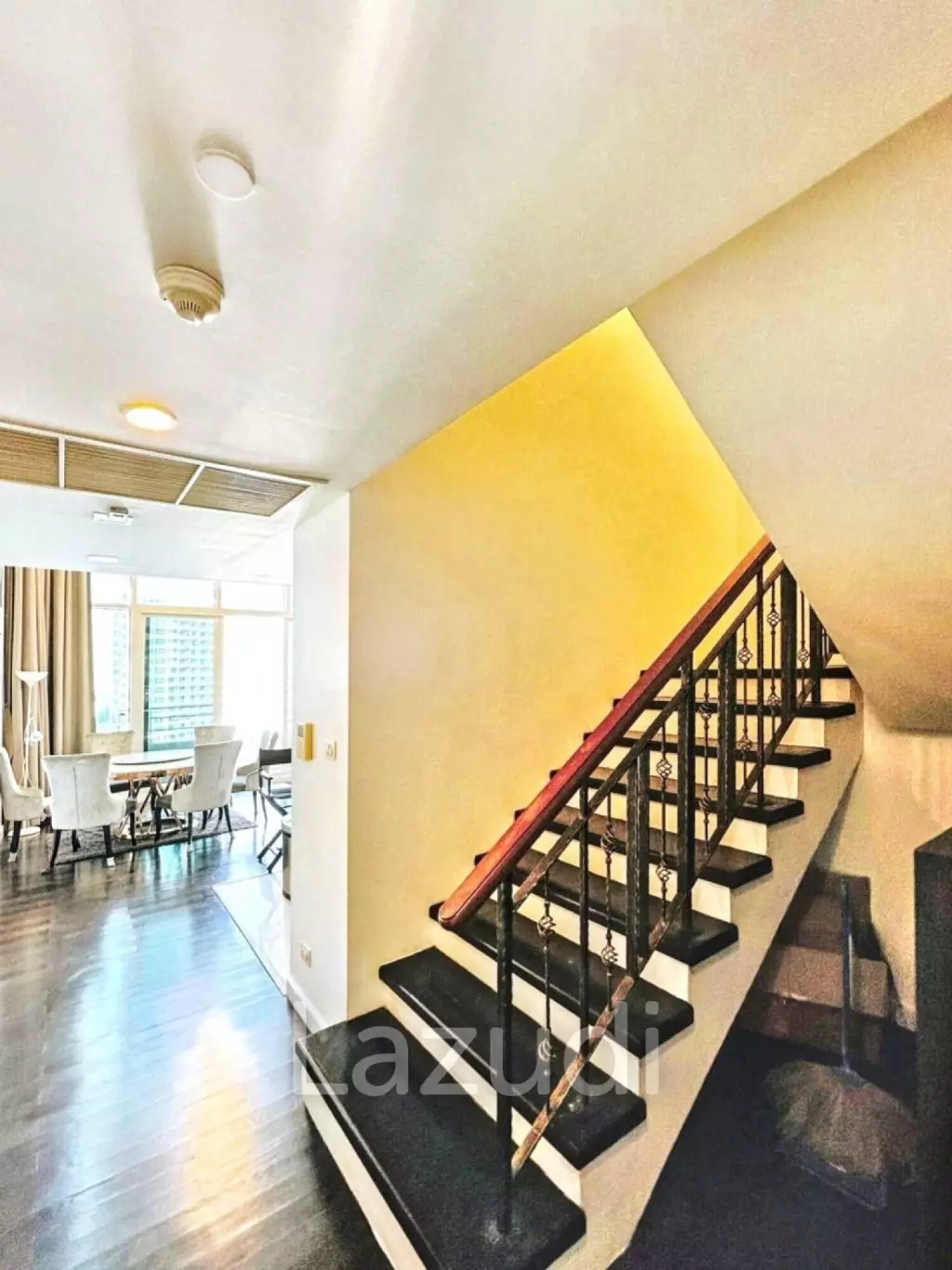 3 Bed 3 Bath 220 SQ.M Watermark Choapraya