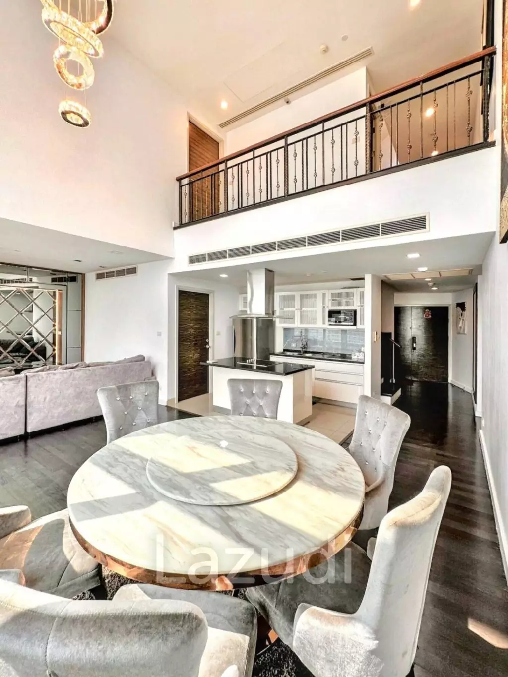 3 Bed 3 Bath 220 SQ.M Watermark Choapraya