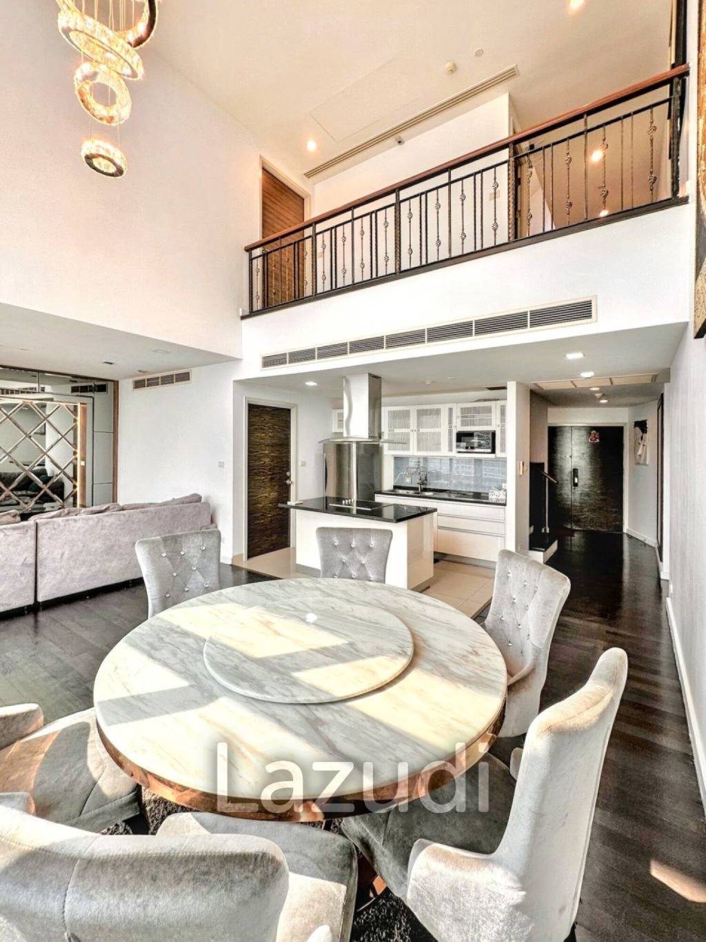 3 Bed 3 Bath 220 SQ.M Watermark Choapraya