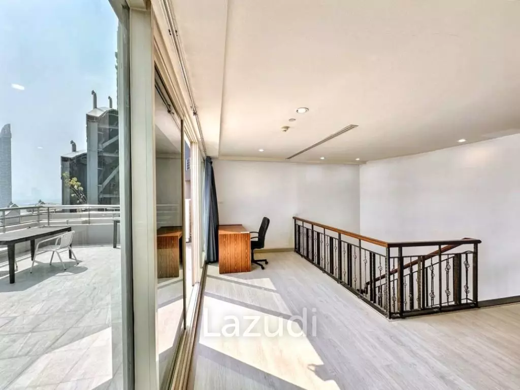 3 Bed 3 Bath 220 SQ.M Watermark Choapraya
