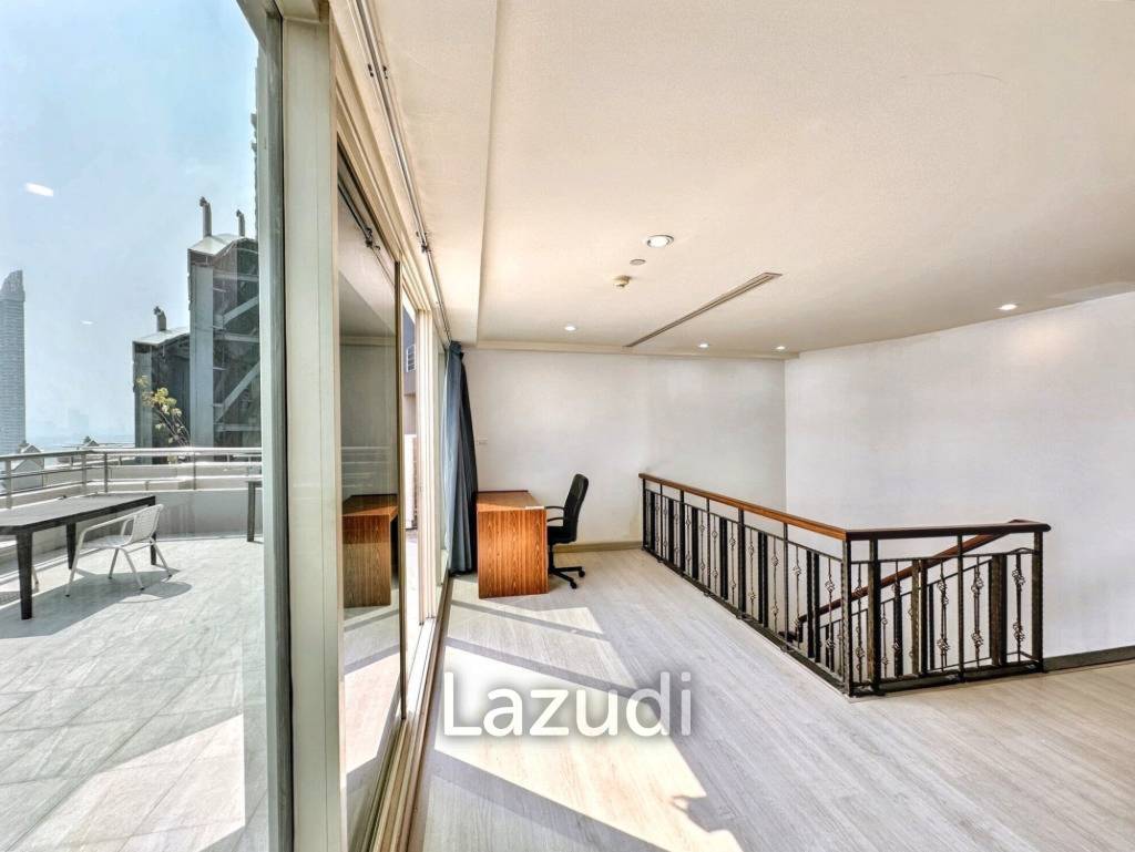 3 Bed 3 Bath 220 SQ.M Watermark Choapraya
